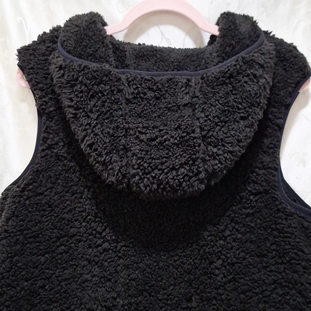 Weatherproof Hooded Black Sherpa Vest - Picture 7 of 8